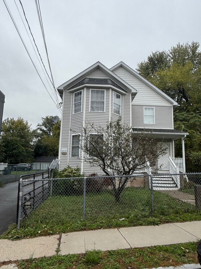 Foto del edificio - 12 Harbison Ave
