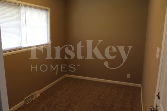 Foto del edificio - 243 Tracy Rd