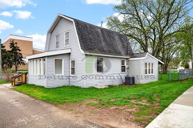 Foto del edificio - 3 Bedroom Single Family Home- Wyoming- Completely Remodeled!!!