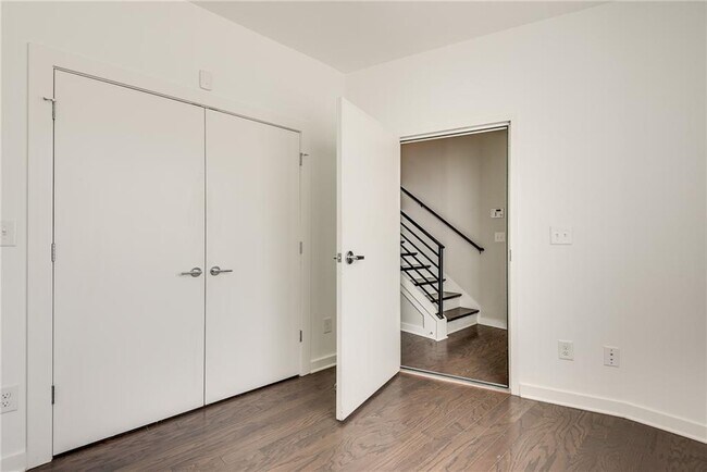 Building Photo - 415 Gartrell St SE