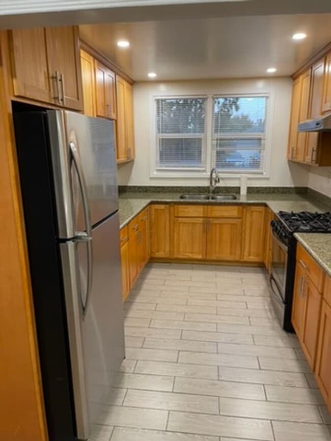 Building Photo - 367 Azalia Dr