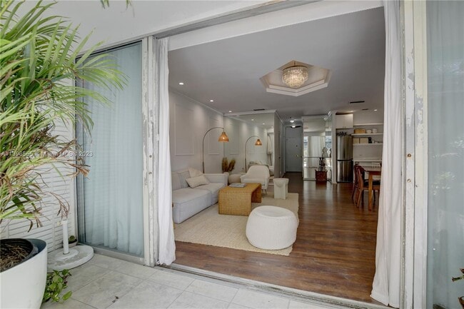 Building Photo - 5255 Collins Ave