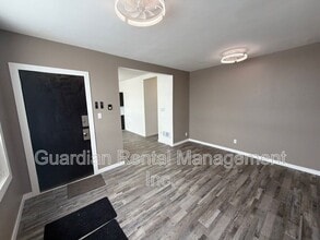 Building Photo - 140 Frederica St E