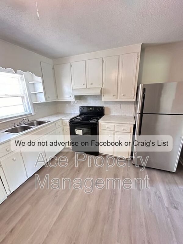 Building Photo - 2610 Mellwood Drive