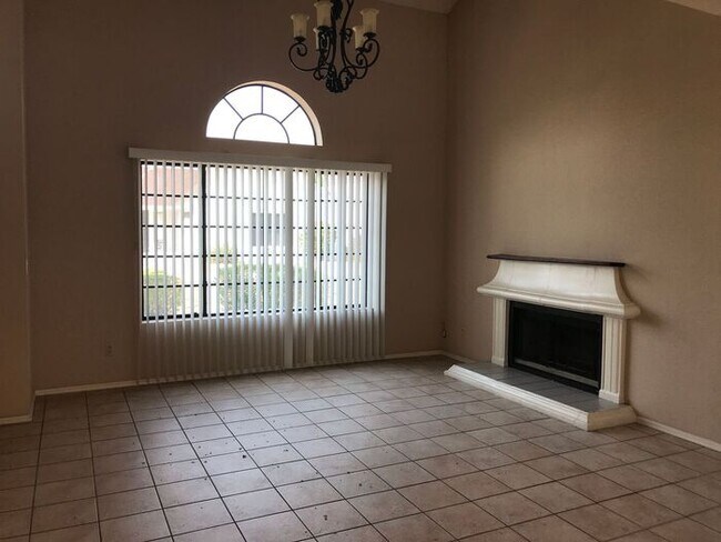 Foto del edificio - 3329 E Wescott Dr