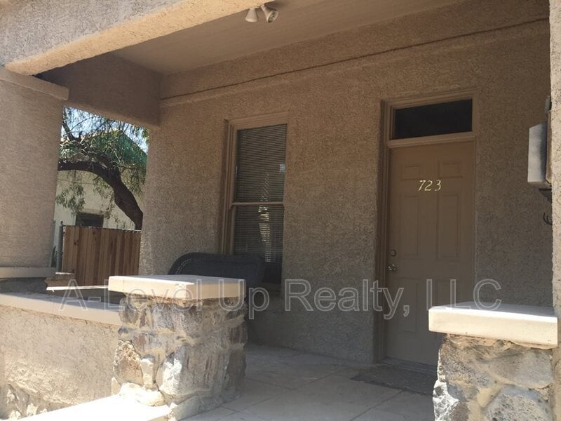 Photo - 723 E 6th street - 2
