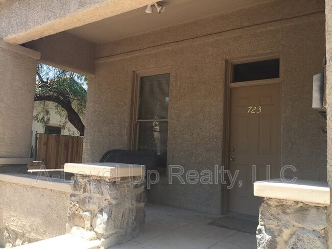 Photo - 723 E 6th St Apartment