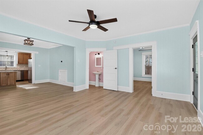 Foto del edificio - 204 E McNeely Ave