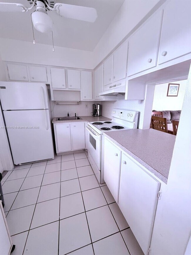 Foto del edificio - 2800 NE 203rd St