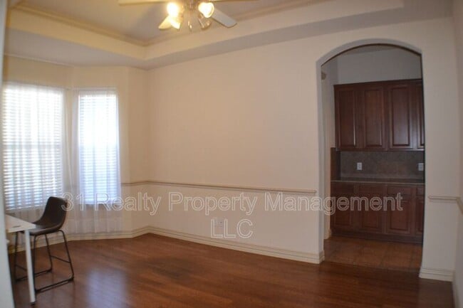 Building Photo - 1466 Cambridge Dr