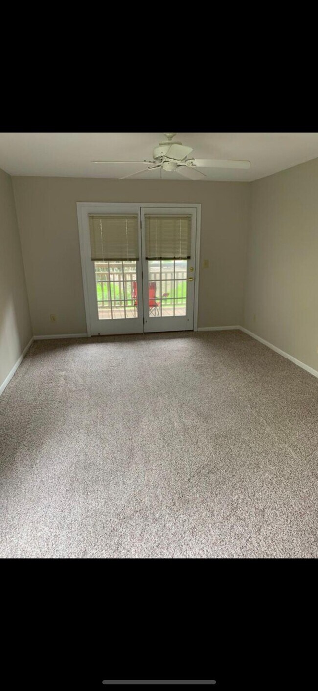 Foto del edificio - 576 Cloverfield Ln
