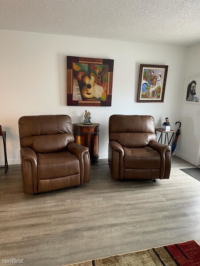 Foto del edificio - 1 br, 1.5 bath Condo - 2052 Cornwall C # 2025