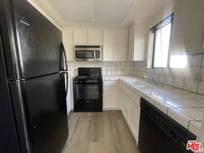 Foto del edificio - 1338 N Sierra Bonita Ave