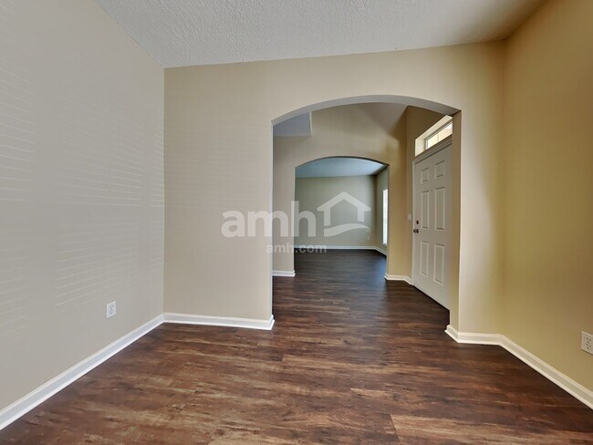 Foto del edificio - 9257 Sharnbrook Lane