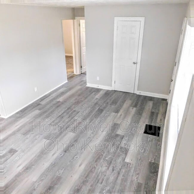 Building Photo - 753 Cosler Dr