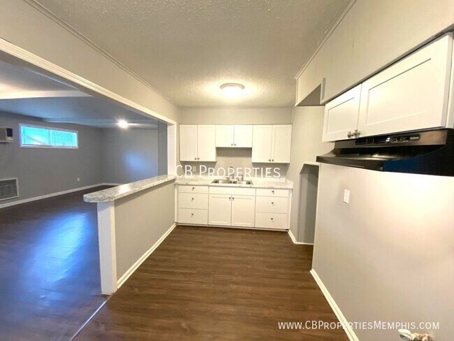 Building Photo - 1295 Foxcroft St