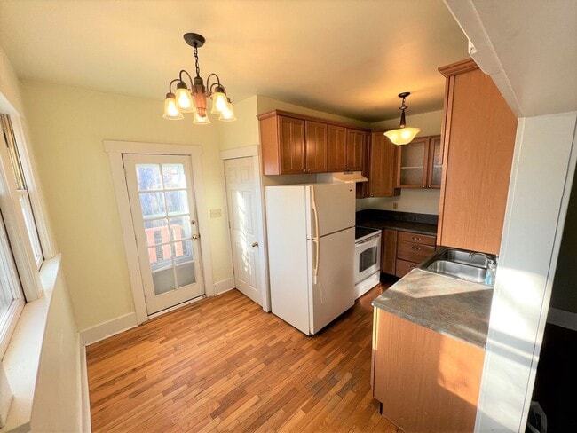 Foto del edificio - SINGLE FAMILY HOME W/LARGE FENCED YARD!