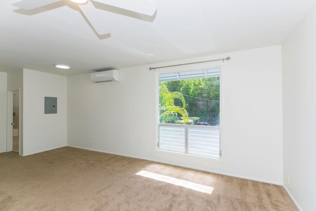 Building Photo - 4715b Kahala Ave