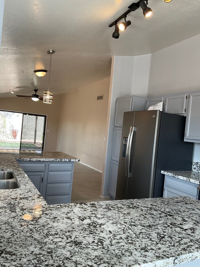 Foto del edificio - 3872 E Mountain Sky Ave