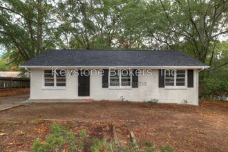 Building Photo - 992 Locust Dr NE