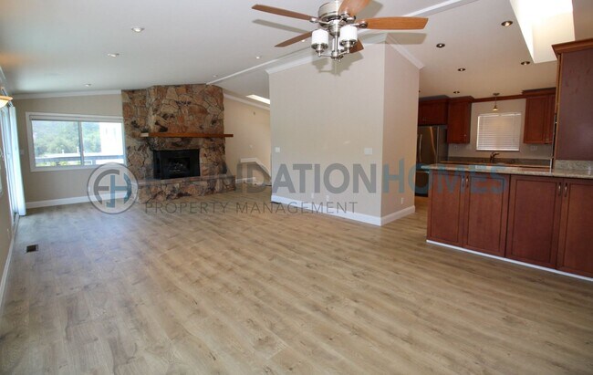 Building Photo - 93 Live Oak Ave