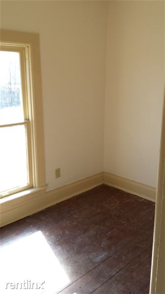 Building Photo - 1402 Lincoln Way W