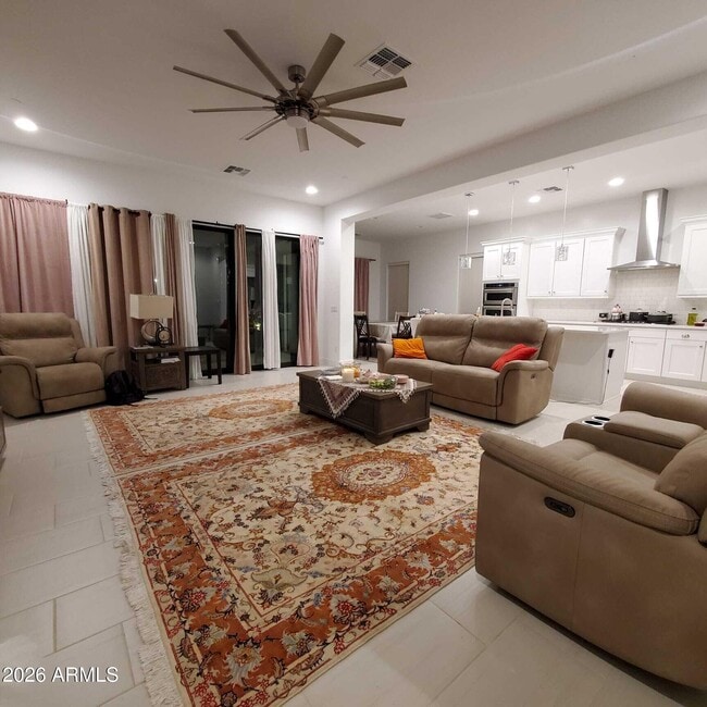 Building Photo - 16512 S 8th Way