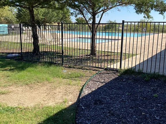 Foto del edificio - 11008 Dillon St