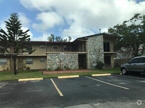 Building Photo - 3905 SW 78th Ct