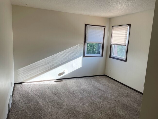 Foto del edificio - 512 Breezy Point Dr