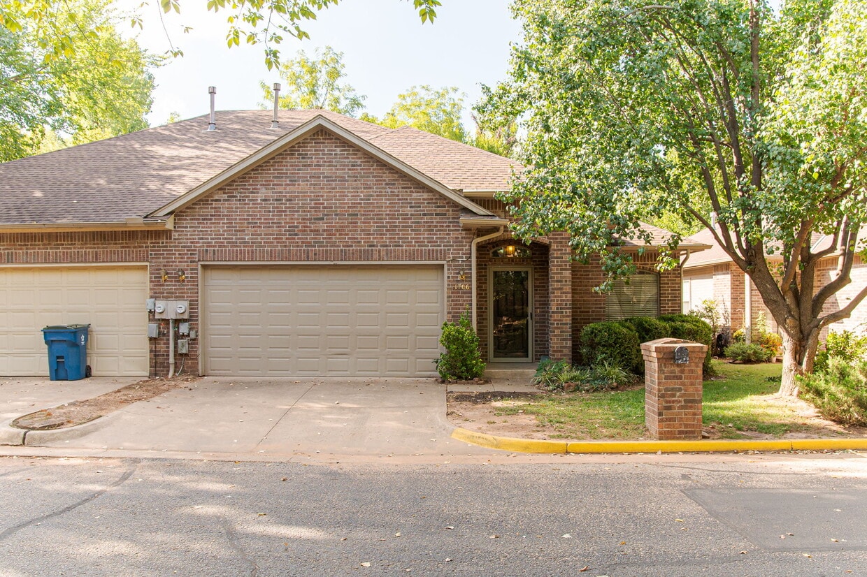 1706 Tenbears Rd, Edmond, OK 73034 Townhome Rentals in Edmond OK