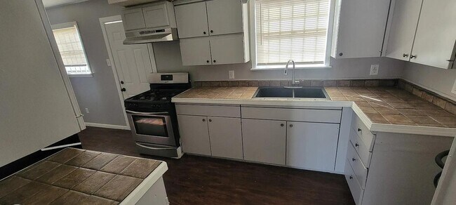 Foto del edificio - 5820 Butler Rd