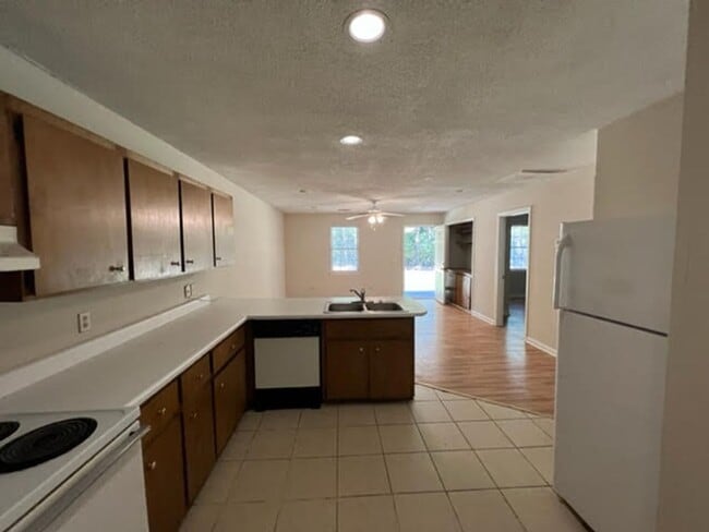 Building Photo - 128 Billy Mikell Rd