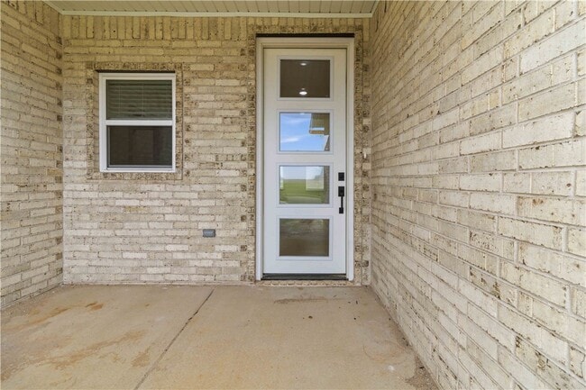 Building Photo - 910 Trestle Ln