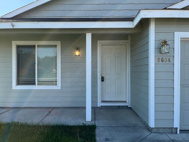 Building Photo - 3 Bedroom 1 level home in West Pasco - Pet...