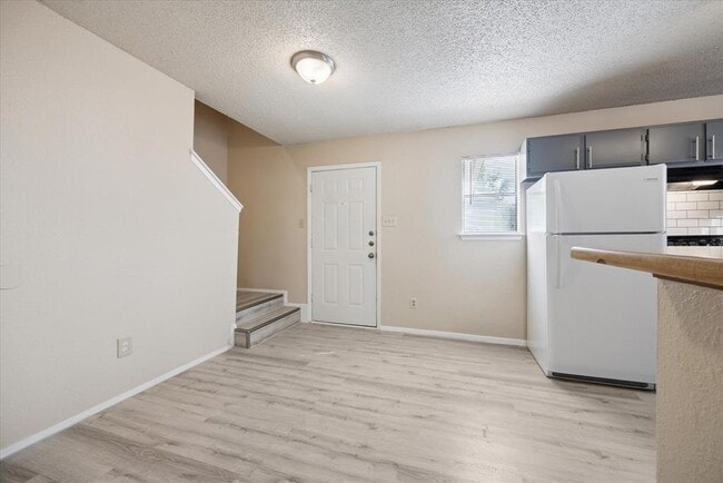 Building Photo - 2807 W Slaughter Ln