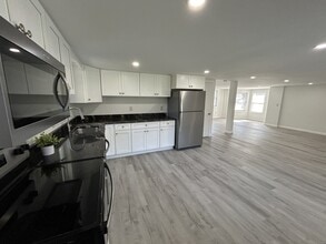 Building Photo - 36 Church Ln