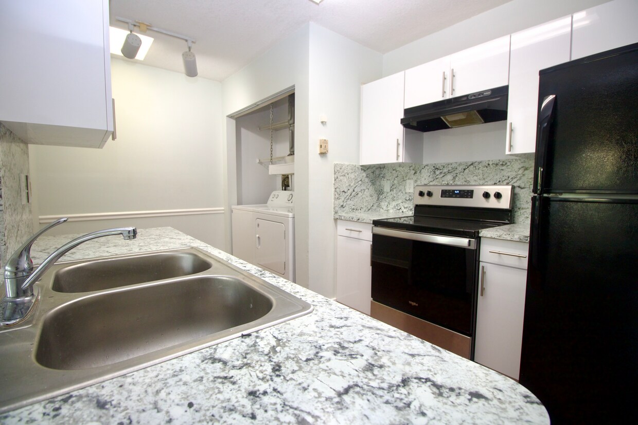 Foto principal - 18308 NW 68th Ave