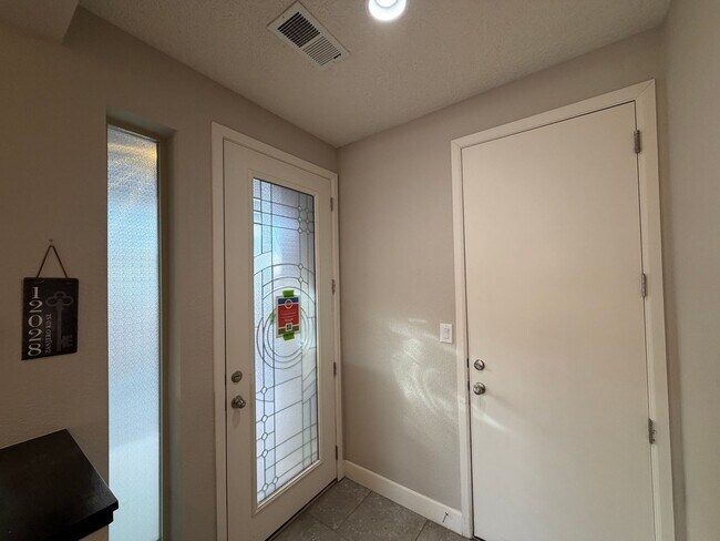 Foto del edificio - 3 Bedroom Townhome Near Juan Tabo Blvd SE & Four Hills!