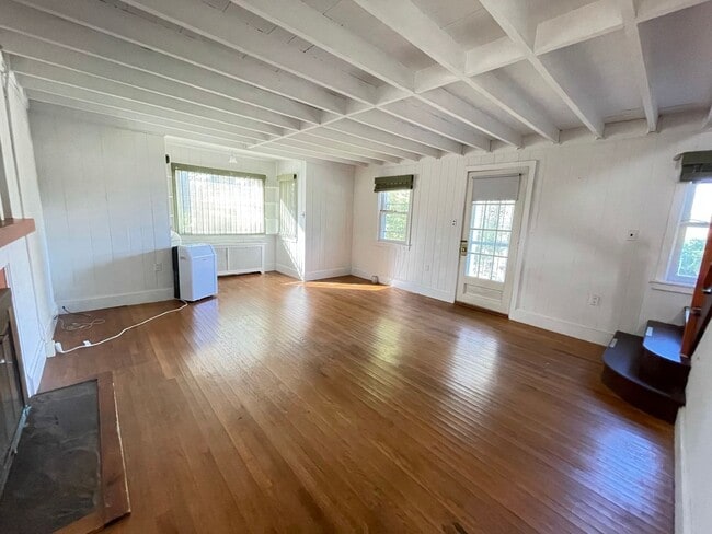 Foto del edificio - Two-Bedroom House