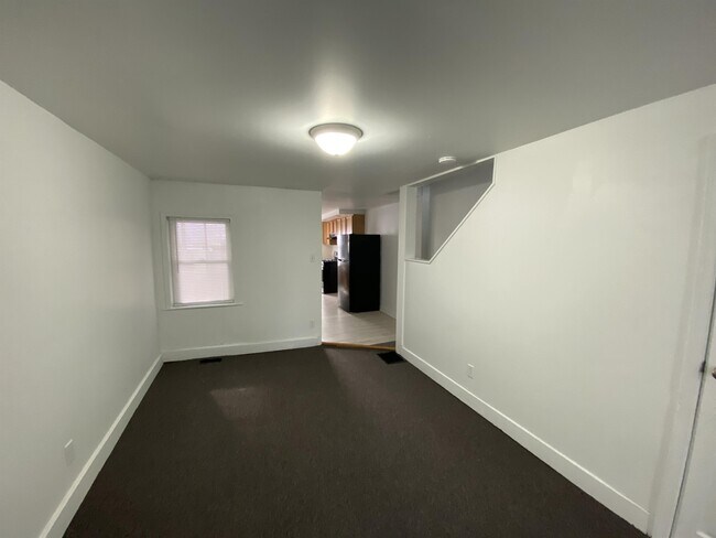 Foto del edificio - 466 W College Ave