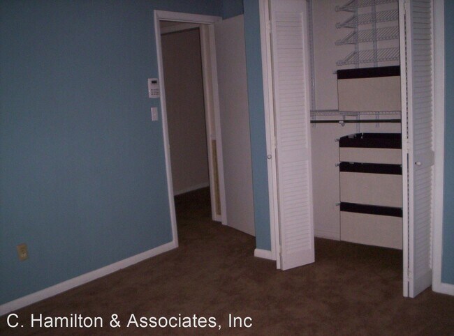 Building Photo - 647 Huntington Road