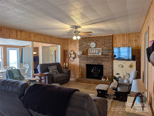 Building Photo - 187 Commodore Loop