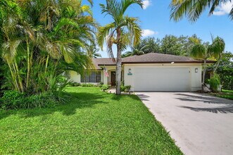 Building Photo - 2700 Yarmouth Dr