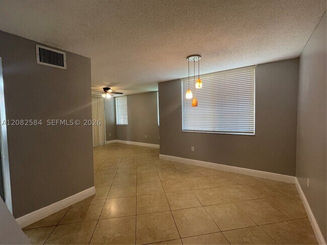 Building Photo - 4820 N State Rd 7