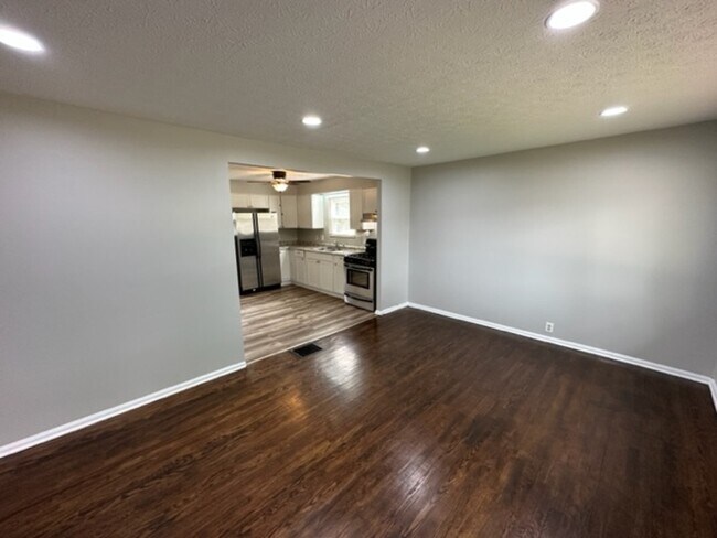 Building Photo - 3838 Fayette Dr