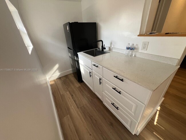 Foto del edificio - 453 NW 25th Ct