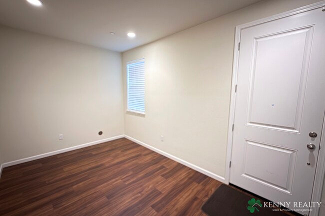 Foto del edificio - Spacious 2 Bedroom, 2.5 Bathroom Condo wit...