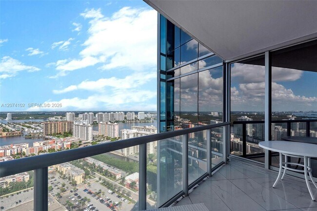 Foto del edificio - 17121 Collins Ave