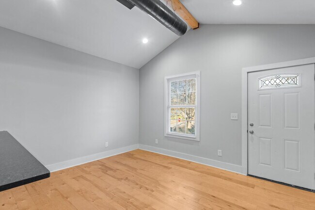 Foto del edificio - 944 Brent St